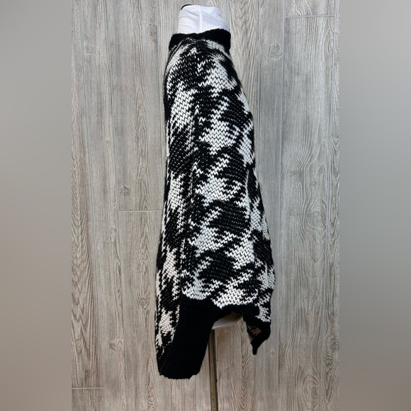 Iperico Made in Italy Wool Blend Houndstooth Poncho Sweater One Size - Picture 5 of 9